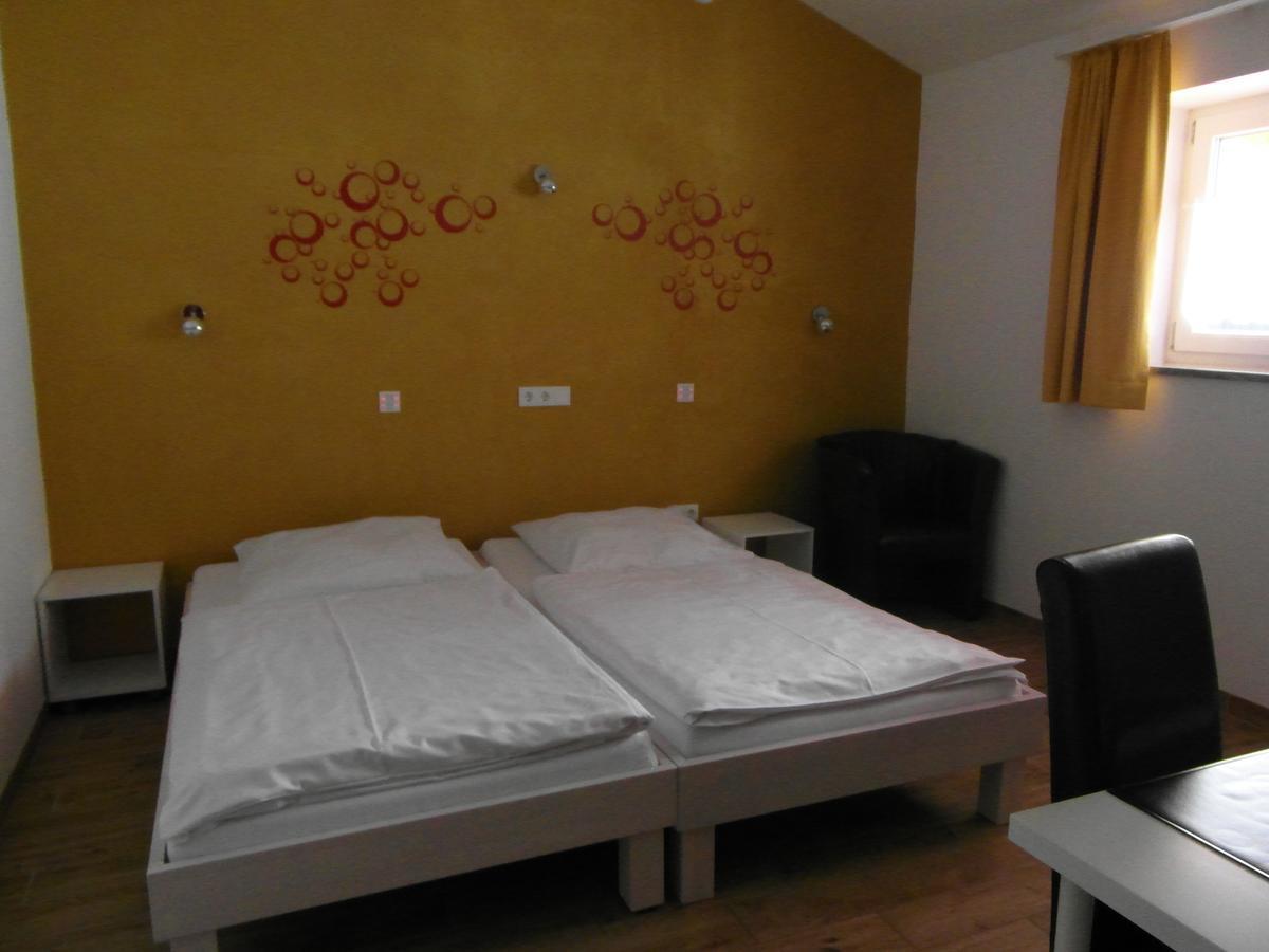 Hotel Am Donaubogen Sarching Bagian luar foto